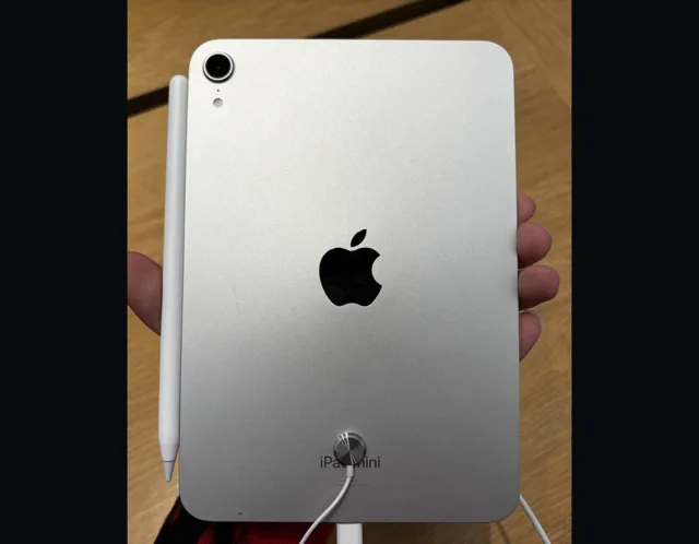 iPad mini A17 Pro 星光色背面,AzureSaturn 的實機照片