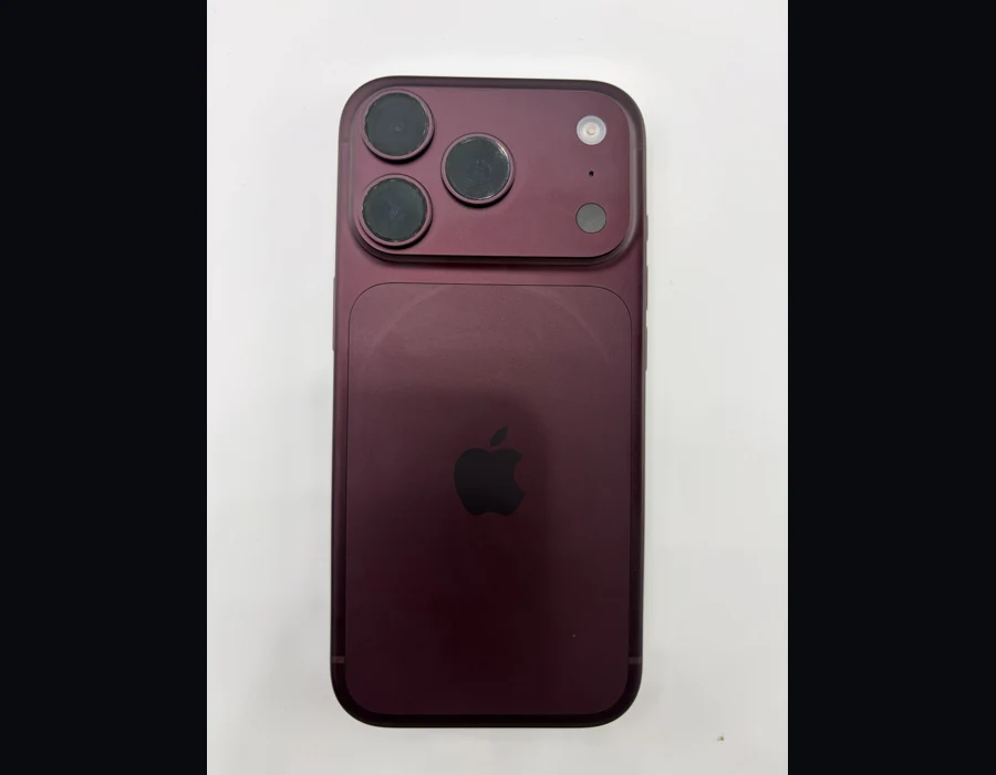 iPhone 18 Pro Max 酒紅色機身背面,Wikimedia Commons 實機照片